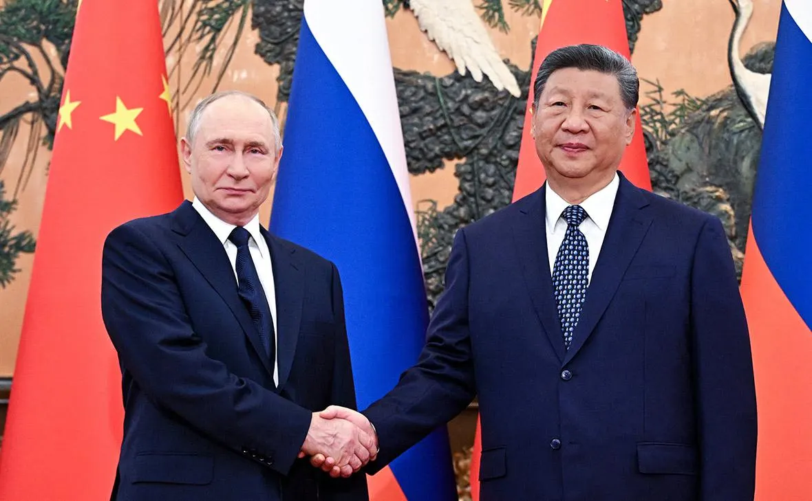 По данным китайских СМИ, визит президента России в Китай намечен на 20 мая и рассматривается как рутинная встреча: парада и официальной торжественной встречи не ожидается. Это первый случай, когда Пекин примет лидеров США и России в одном месяце вне многостороннего формата.