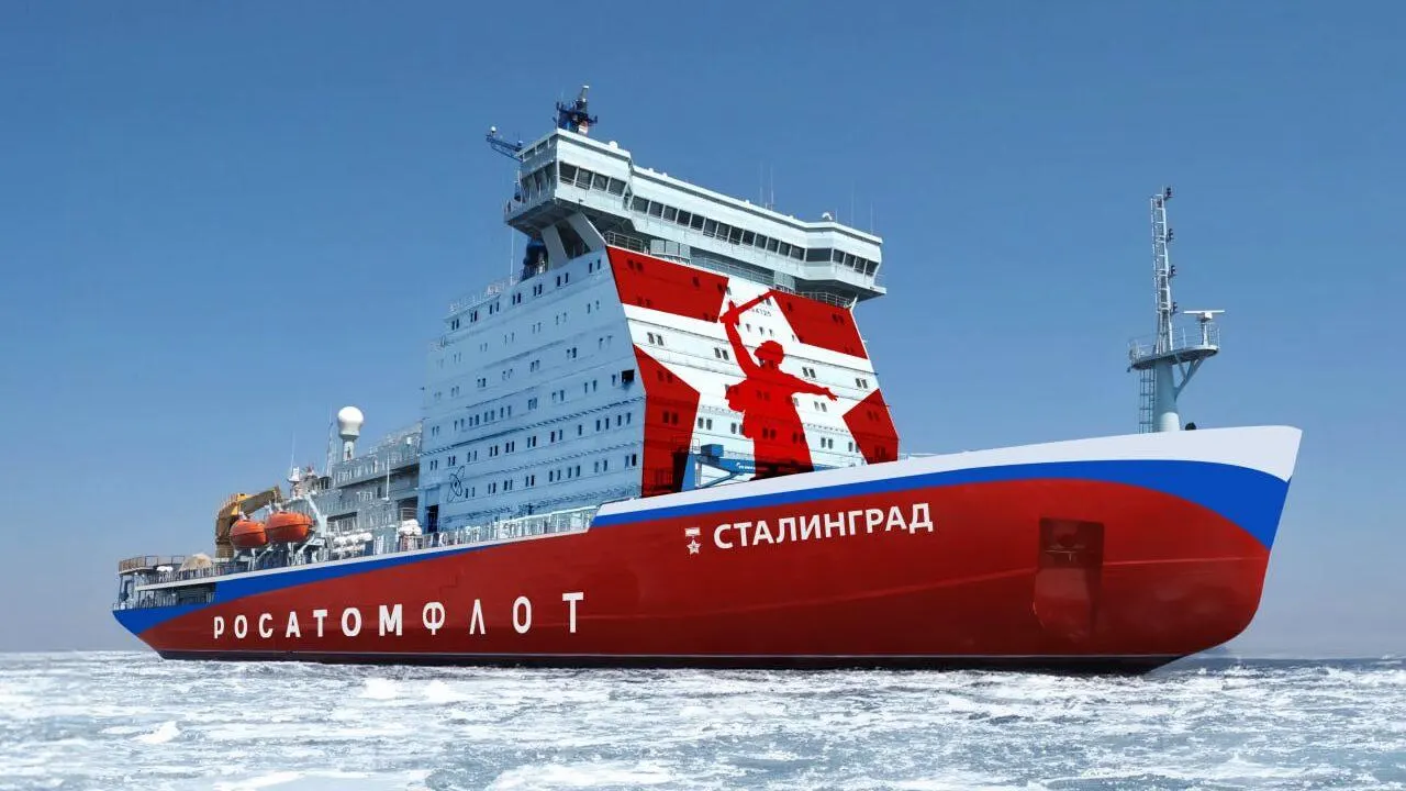 Для достройки ледоколов и обслуживающего судна обсуждают введение портового сбора с экспорта или платы до $2,75 за тонну на Северном морском пути; варианты оценивают в сотни миллиардов рублей.