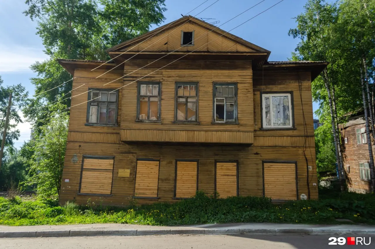 На аукцион выставлена компания с правом аренды заброшенного памятника архитектуры — стартовая цена 4,5 млн руб., шаг торгов 100 тыс. руб., торги начнутся 15 июня.