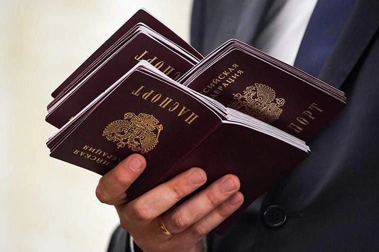 Госдума готовит поправки ко второму чтению: иностранцам с непогашенной судимостью могут разрешить получать РВП, ВНЖ и гражданство, если их в других странах осудили за поддержку политики России или участие в СВО.