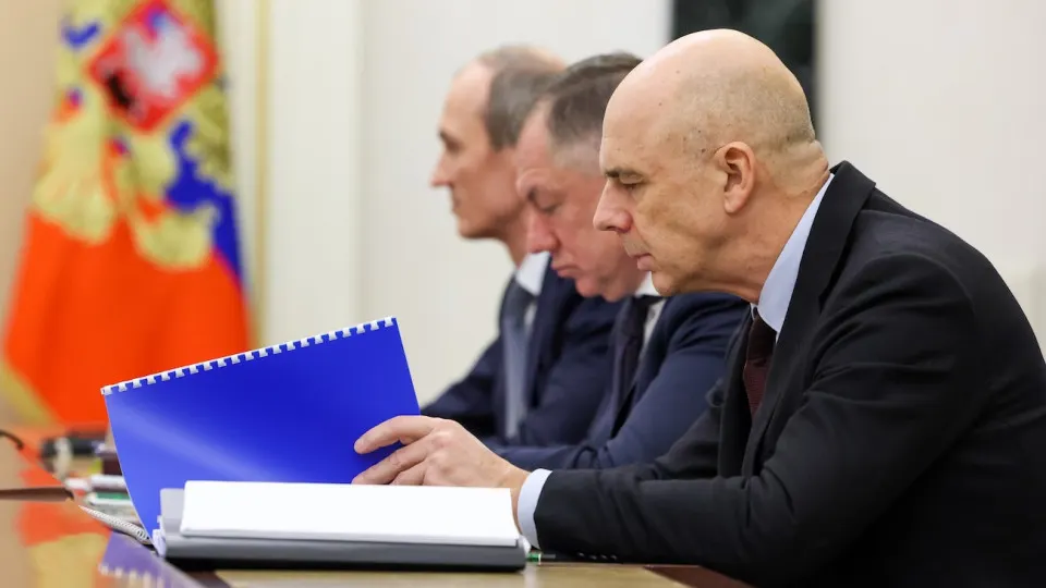 Индекс облигаций федерального займа резко упал, а доходности длинных ОФЗ достигли 15,5% годовых на фоне роста бюджетных расходов, инфляционных рисков и осторожной позиции Центробанка.