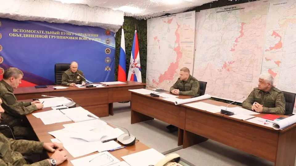 На совещании с военными президент потребовал оценить роль иностранных «подстрекателей» в боевых действиях и объявил о необходимости продолжения массированных ударов по инфраструктуре военной и сопутствующей сферы на территории Украины.