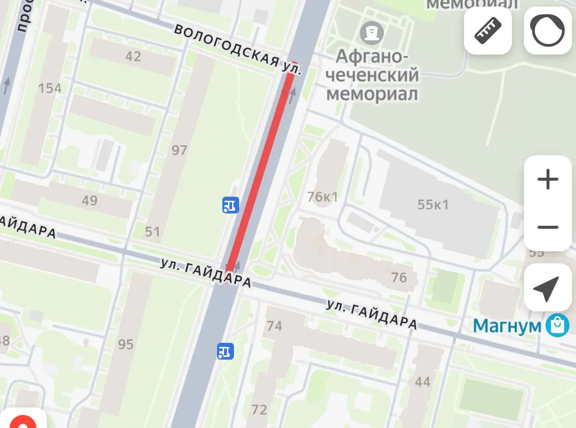 Ремонт теплотрассы на участке между Гайдара и Вологодской продолжается; сроки продлены до конца сентября.