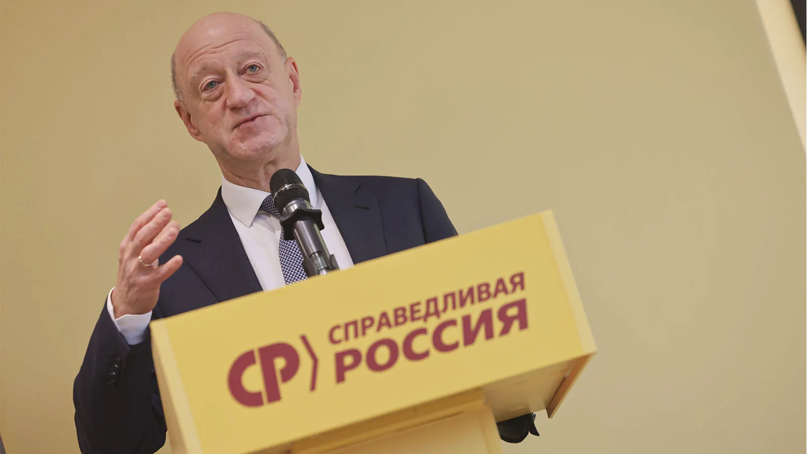 В партии обсуждают возможную смену лидера после травмы Сергея Миронова; рассматривают кандидатуру Бабакова на пост председателя и перспективы будущей фракции в Госдуме.