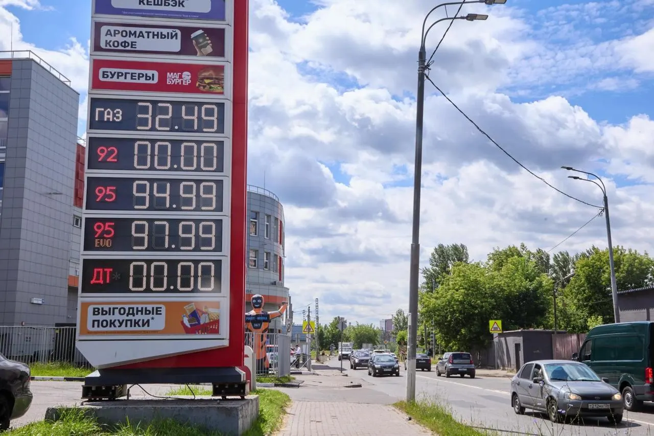 ФАС зафиксировала рост цен на топливо и предъявила претензии как минимум 70 продавцам по всей стране.