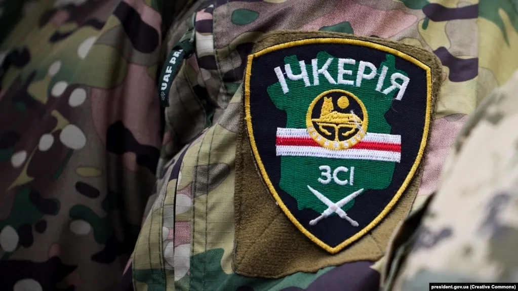 Росфинмониторинг включил «Чеченскую Республику Ичкерия» и её зарубежные подразделения в список террористов и экстремистов после решения суда в Грозном, а её лидеру Ахмеду Закаеву в России вменяют создание террористического сообщества и участие в боевых действиях на стороне Украины.