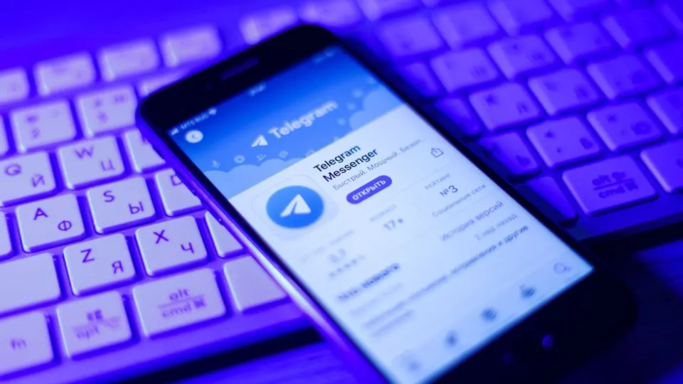 До 70% российских компаний продолжают использовать Telegram, WhatsApp и другие иностранные мессенджеры для рабочих задач, даже на фоне роста интереса к отечественным корпоративным решениям.