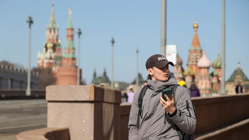 Мобильные компании без согласия абонентов включают фильтрацию трафика под видом защиты от мошенничества. В результате блокируются законные сайты, облачные хранилища и игровые серверы, эксперты говорят о подрыве сетевой нейтральности и росте спроса на VPN.