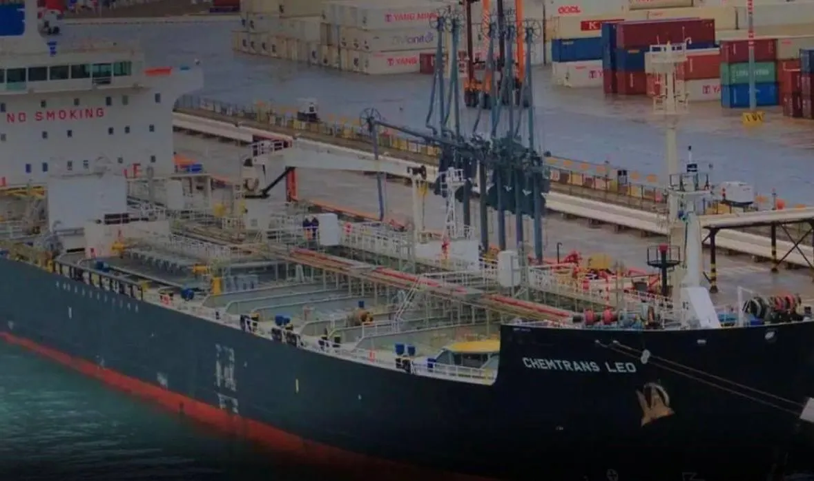 Два морских дрона-камикадзе поразили дрейфующий танкер MARQUISE, находившийся под санкциями; судно было в районе ~210 км к юго-востоку от Туапсе, поражение пришлося в кормовую часть, степень повреждений уточняется.