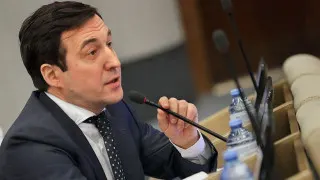 Первый зампред комитета Госдумы по контролю предложил ввести «белые списки» абонентов и VPN, а также реестр доверенных хостинг-провайдеров, чтобы смягчить последствия массовых отключений интернета в России.