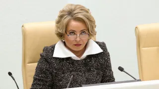 Спикер Совета Федерации Валентина Матвиенко на муниципальном форуме призвала россиян переселяться из мегаполисов в дома по всей стране, создавать многодетные семьи и разбивать цветники во дворах, на фоне рекордного снижения рождаемости и нарастающей демографической ямы.