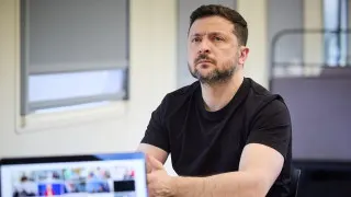 Президент Украины Владимир Зеленский считает, что усиление блокировок интернета в России связано с подготовкой к всеобщей мобилизации и новому наступлению в Украине, а также не исключает попытку российской армии провести ограниченную операцию в одной из стран Балтии для проверки реакции НАТО.
