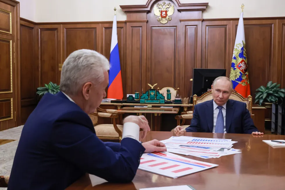 К четырём из пятнадцати одномандатных округов Москвы подбирают кандидатов из числа участников боевых действий в Украине. В отличие от выборов в Мосгордуму, столичные власти готовы поддержать их на думской кампании, чтобы выполнить политический запрос федерального центра.