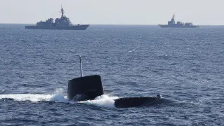 Правительство Японии значительно ослабило многолетние ограничения на экспорт вооружений, открыв путь к продаже ракет, военных кораблей, подлодок и авиации за рубеж. Поставки в зоны боевых действий формально запрещены, но в исключительных случаях возможны, если Токио сочтёт это необходимым для собственной безопасности.
