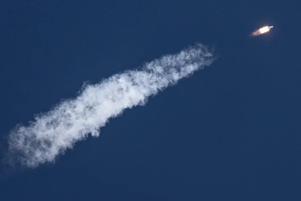 30 апреля с космодрома Байконур состоялся первый пуск одноразовой двухступенчатой ракеты‑носителя «Союз‑5». По данным госкорпорации, ступени отработали штатно, испытательный макет выведён на расчётную траекторию и в дальнейшем упадёт в район Тихого океана, закрытый для судоходства и авиации.