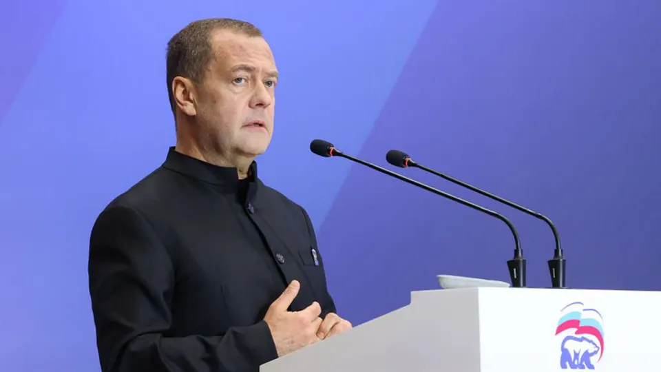 Заместитель председателя Совета безопасности Дмитрий Медведев заявил, что вероятность ядерной катастрофы реальна и к ней следует относиться серьёзно; на фоне истечения СНВ‑III обсуждают будущее системы контроля за ядерными арсеналами.