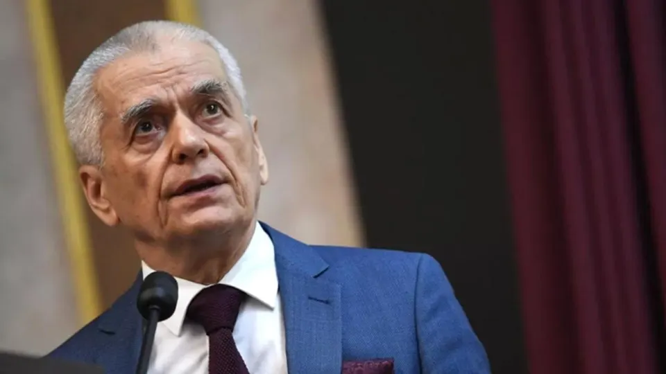 Академик РАН предостерёг россиян от поездок за рубеж в майские праздники из‑за резких перепадов климата; в то же время бронирования в отелях страны упали, а в Краснодарском крае сохраняется экологическая авария.