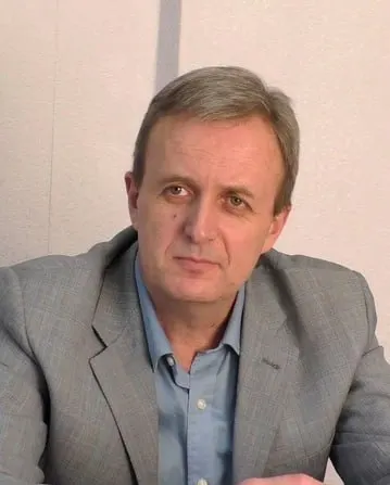 Ленинский районный суд Петербурга назначил 53‑летнему Александру Васьковскому штраф 30 тысяч рублей по статье о дискредитации за публикации в личном канале, критиковавшие события в Донбассе.