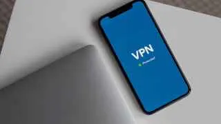 Российским пользователям VPN прогнозируют скорое ограничение оплаты сервисов с банковских карт и усиление зачистки серверов по новым правилам для хостинг-провайдеров.