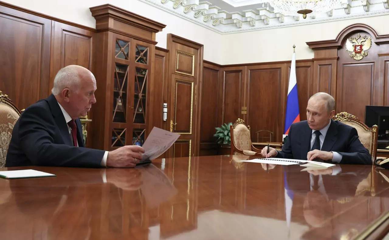 Глава «Ростеха» сообщил президенту, что старт серийного производства МС‑21 и «Суперджета‑100» перенесён на следующий год; планы по выпуску самолётов к 2030‑му пересмотрены.