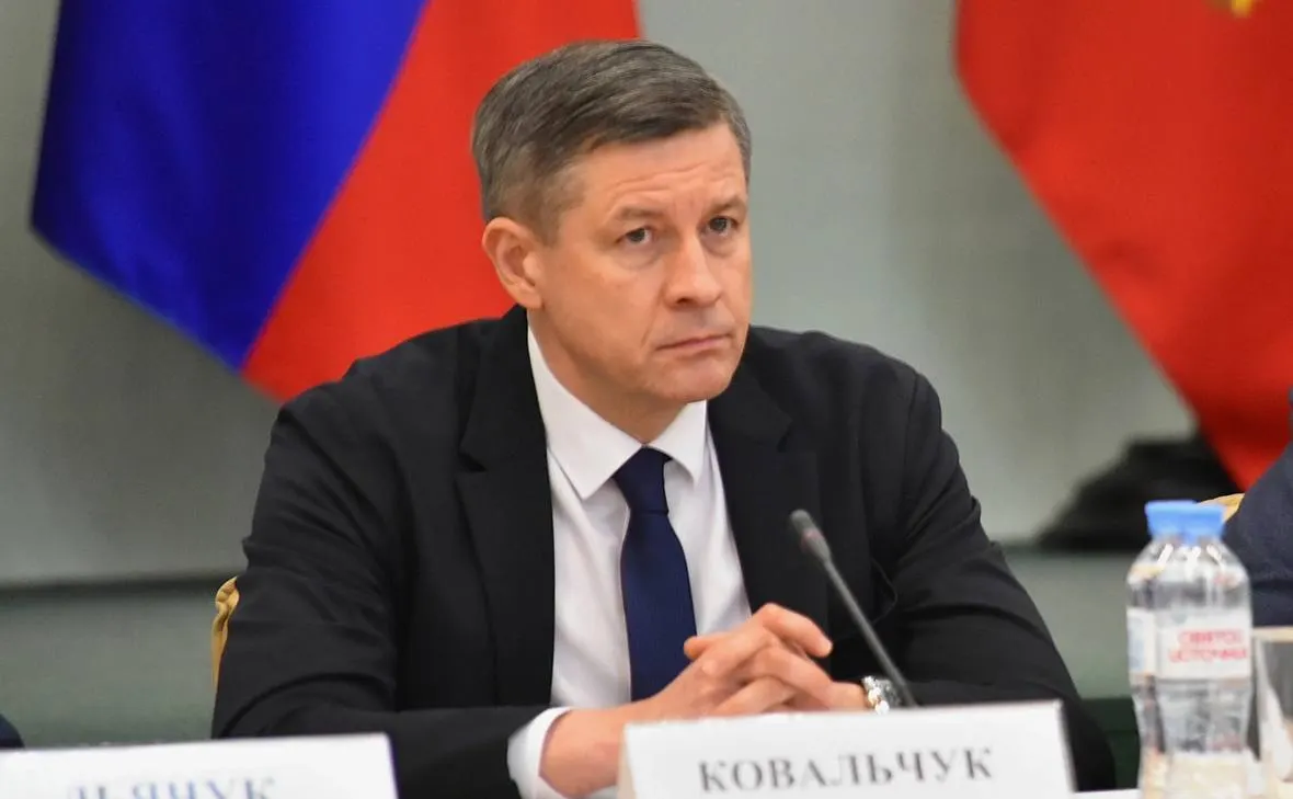 Врио губернатора Егор Ковальчук подписал указ об отставке регионального правительства. Новый состав пока не представлен; ранее президент подписал указы об отставке губернаторов нескольких областей.