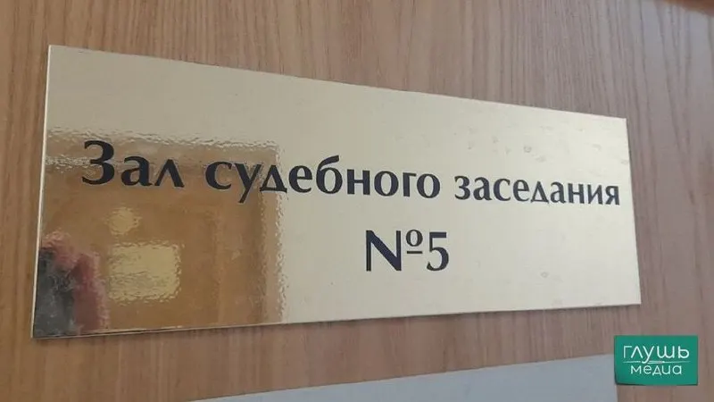 Верховный суд предложил ослабить требование о высшем юридическом образовании для секретарей судебных заседаний: их могут допускать студентов юридических факультетов, а также смягчить квалификационные требования для ряда других сотрудников судов.