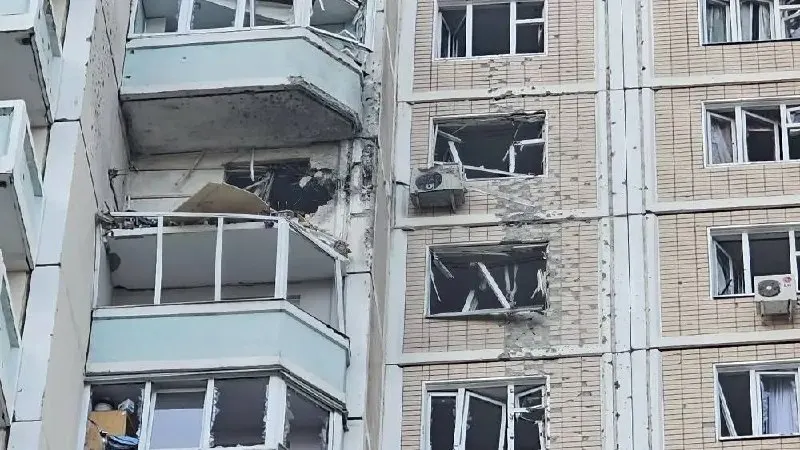 Серийные удары беспилотников по столице и ряду регионов: мэр Москвы сообщил о сотнях попыток атак и раненых, губернатор Подмосковья — о погибших и разрушениях, Минобороны заявило о сотнях сбитых аппаратов.