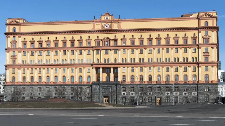 Глава Погранслужбы ФСБ Владимир Кулишов заявил о нарушениях пограничных договорённостей со стороны Финляндии и Эстонии, обострении на западных рубежах и необходимости готовиться к разным сценариям развития ситуации.