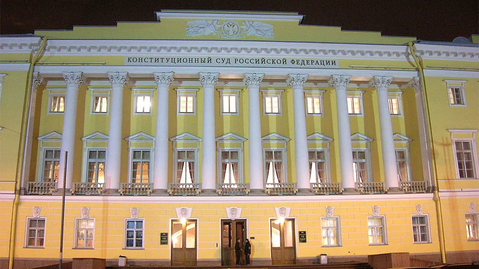 Председатель Конституционного суда Валерий Зорькин заявил, что антикоррупционные иски прокуратуры не должны иметь срок давности. По его мнению, коррупция представляет угрозу конституционному строю, а бессрочные иски легитимизируют практику изъятия крупных активов, применяемую в последние годы.
