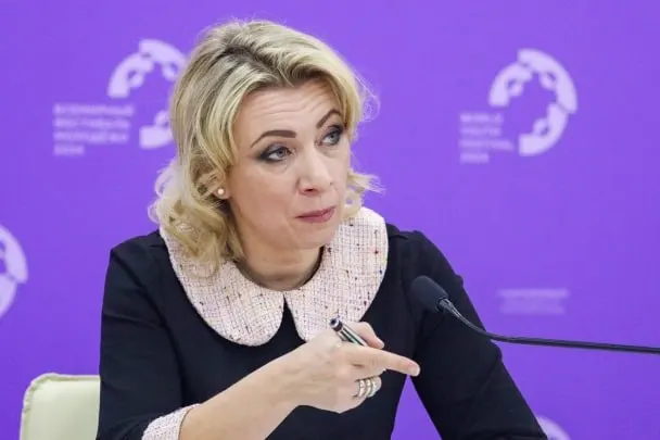 Официальный представитель МИД РФ Мария Захарова заявила, что сотрудники Госдепа уведомляют российских дипломатов о присвоении американского гражданства их детям, родившимся в США, несмотря на отсутствие соответствующих заявлений со стороны семей.