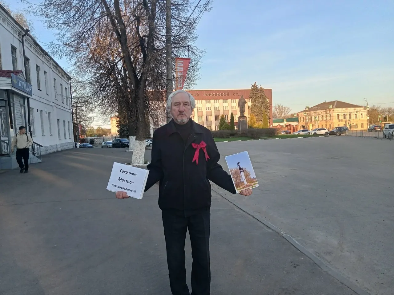 Суд в Александрове признал Юрия Саенко виновным по статье о проведении публичного мероприятия без уведомления после одиночного пикета 1 мая. Ранее ему выносили предупреждение и штраф.
