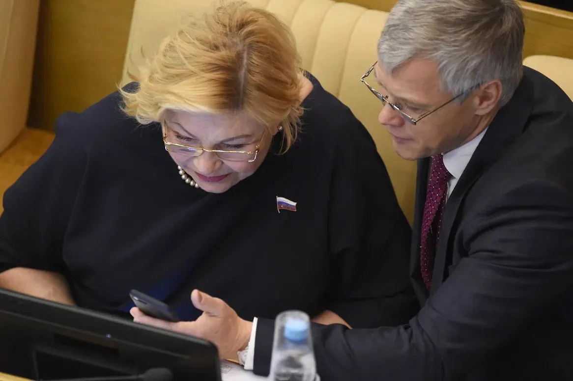 Валерий Гартунг и Елена Драпеко оказались двумя депутатами, проголосовавшими против обращения по удару по Старобельску. Спикер Госдумы назвал это «техническим сбоем», на фоне резкой риторики вокруг инцидента и призывов к ответным ударам.