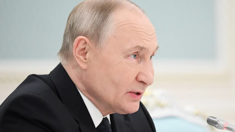 Власти объявили цель увеличить число иностранных студентов до 500 тыс. к 2030 году; одновременно расследования и сообщения студентов указывают на масштабную вербовку иностранцев в военные подразделения и давление в вузах.