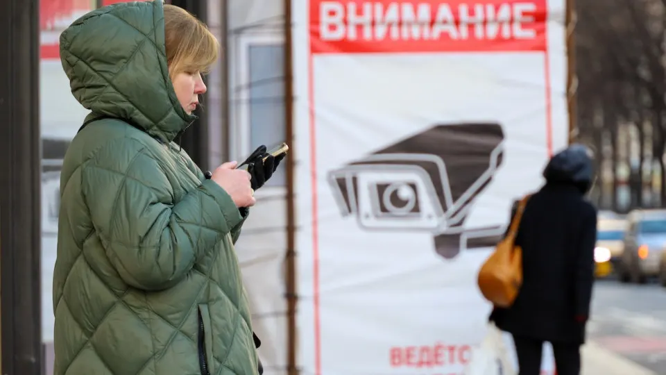Пользователи заметили, что в госмессенджере сообщения с ссылками на VPN-ключи исчезают без согласия, а при повторной отправке аккаунт принудительно выходит. Одновременно сервисы блокируют вход при включённом VPN.