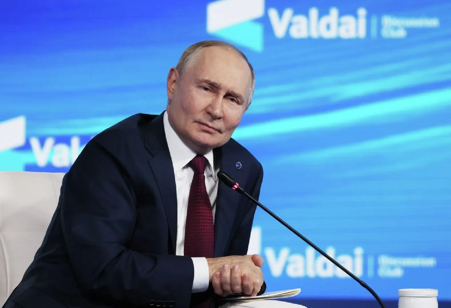 Международный уголовный суд постановил, что приглашение Владимира Путина на переговоры не освобождает страны‑участницы Римского статута от выполнения ордера на арест, за исключением случаев, когда переговоры проводятся под формальным мандатом ООН.