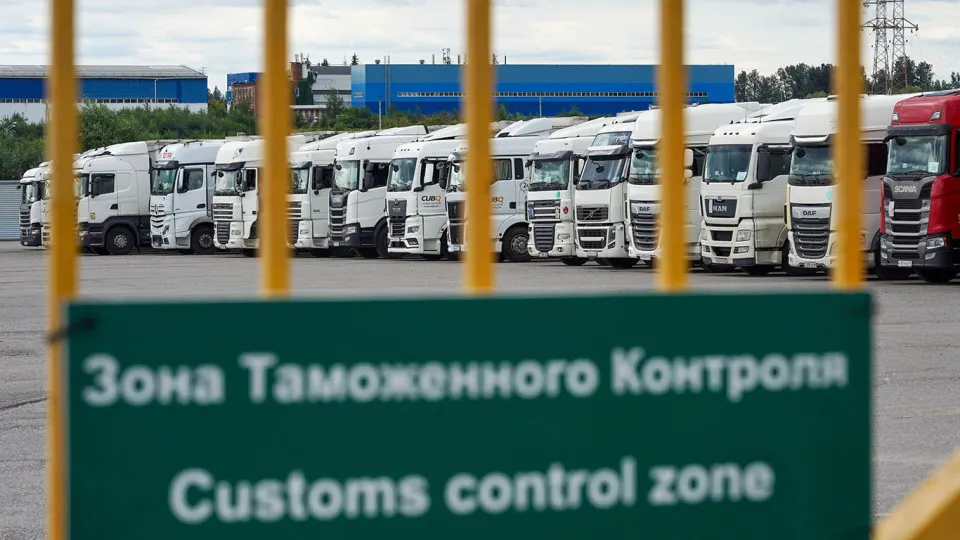 Правительство ввело переходный период для новой системы контроля импорта СПОТ; упрощённый порядок ввоза для стран ЕАЭС продлён до конца августа, чтобы не допустить перебоев в поставках.