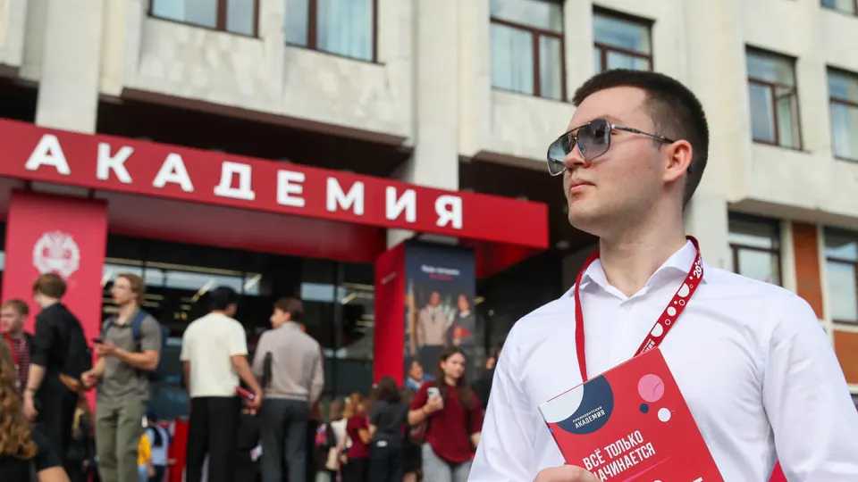 Несколько московских вузов разослали предложения вступить в добровольческий отряд по отражению БПЛА: год службы, ежемесячные выплаты 200 тыс. руб., премии за сбитые дроны и обучение.