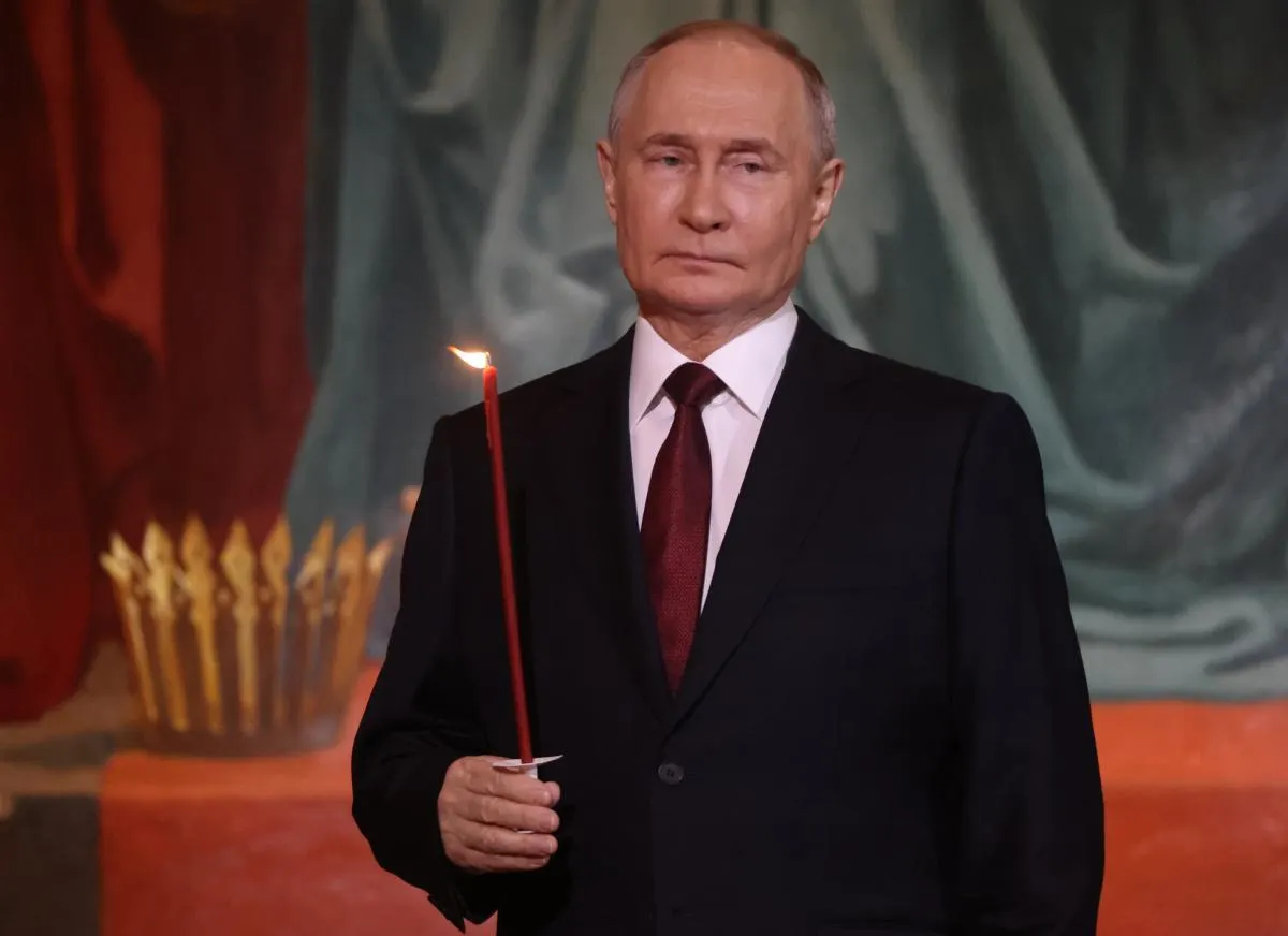 Зарубежные аналитики считают, что под давлением внешних ударов и внутренних кризисов российская элита может инициировать смену власти в ближайшие три года. Рассматриваются варианты от быстрой ликвидации лидера до показательного процесса и внутренней борьбы между силовыми структурами.