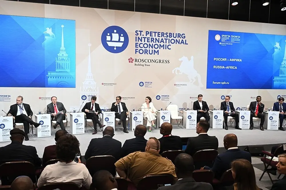 На ПМЭФ говорили о торговле, энергетике и цифровых решениях: за полтора года Россию посетили 17 африканских лидеров, товарооборот составил около $27 млрд. Третий саммит запланирован в Москве на 28–29 октября.