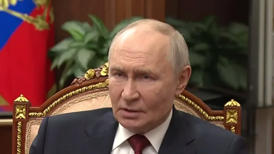 Президент заявил, что Киев предлагал прекратить дальнобойные удары и сосредоточить боевые действия на четырёх оккупированных территориях. По его словам, такое соглашение дало бы возможность ВСУ перебросить силы, но спасать киевский режим Москва не намерена.