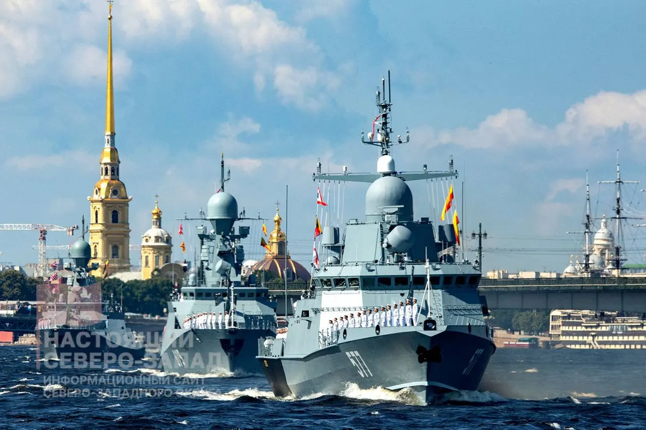 В Санкт-Петербурге решили не проводить главный военно‑морской парад ко Дню ВМФ — это уже вторая отмена подряд. По данным источников, решение принято Минобороны.