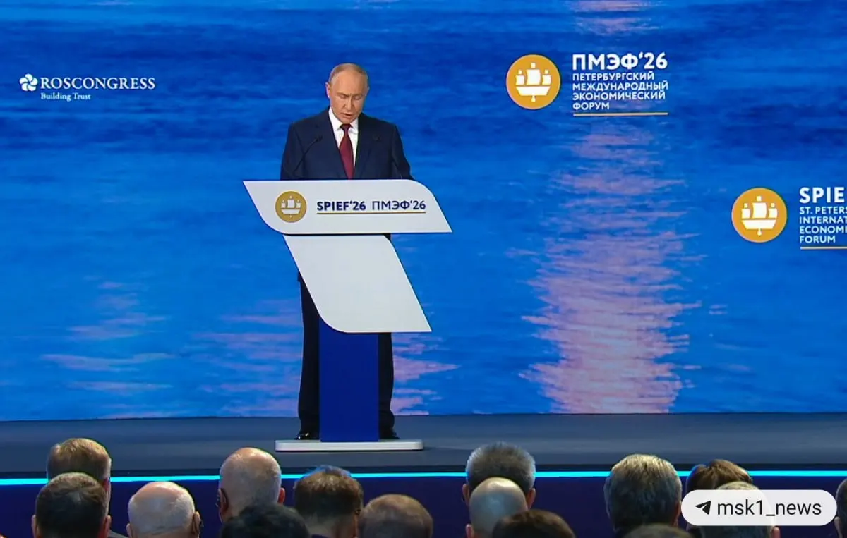 Президент назвал искусственный интеллект, автономные системы и платформенные решения технологиями будущего и подчеркнул успехи страны в атомной отрасли.