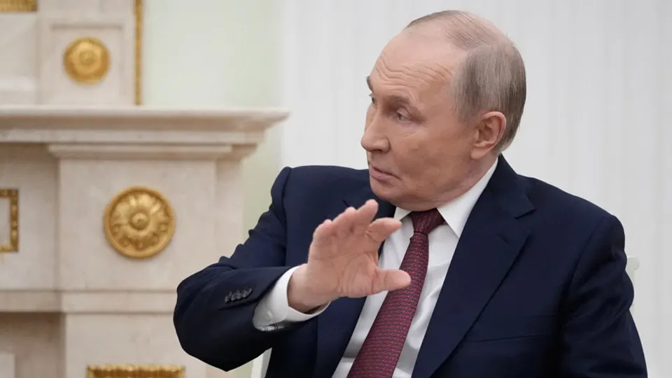 За последние годы российские власти инициировали серию изъятий крупных частных активов — от агрохолдингов до портов и аэропортов. Волна национализаций продолжается, а часть бизнесменов пытается нейтрализовать риски большими платежами в бюджет.