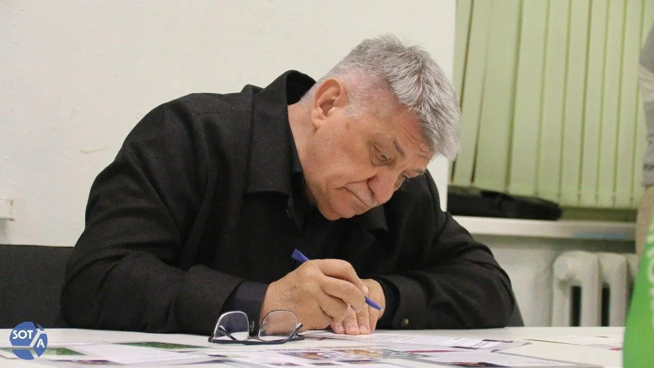В поздравительном послании президент отметил вклад Сокурова в современный кинематограф. При этом режиссёр в последние годы сталкивается с ограничениями в прокате и был исключён из Совета по развитию кинематографии.