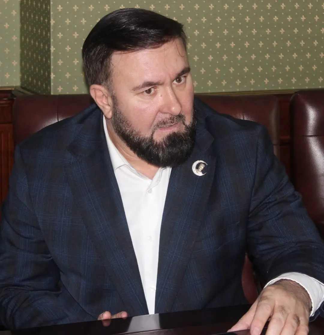 В опубликованном распоряжении указано, что Солтаев получил грамоту за заслуги в укреплении законности и защите прав граждан; ранее в отношении его деятельности высказывались серьёзные претензии со стороны правозащитников.