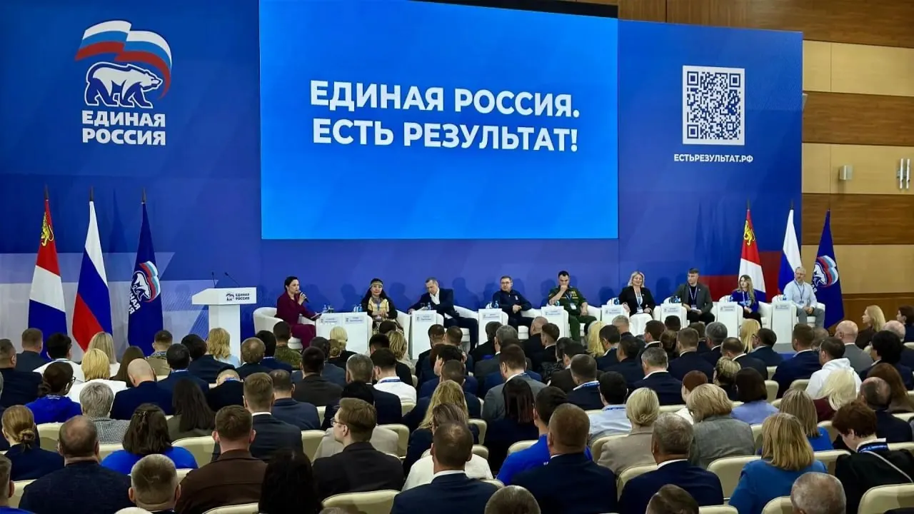Власти задали регионам индивидуальные ориентиры 47–51% по партийным спискам, чтобы сохранить конституционное большинство. Это усиливает риски административного давления и использования ресурсов власти для достижения нужных цифр.