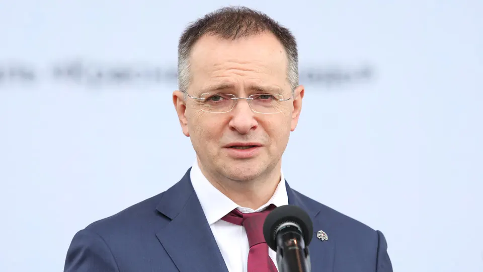 Помощник президента предложил ужесточить контроль на всех этапах производства фильмов, добиваясь устранения «барахла». Одновременно растёт государственная поддержка «патриотических» проектов и вводятся механизмы цензуры и экспертной оценки исторического контента.