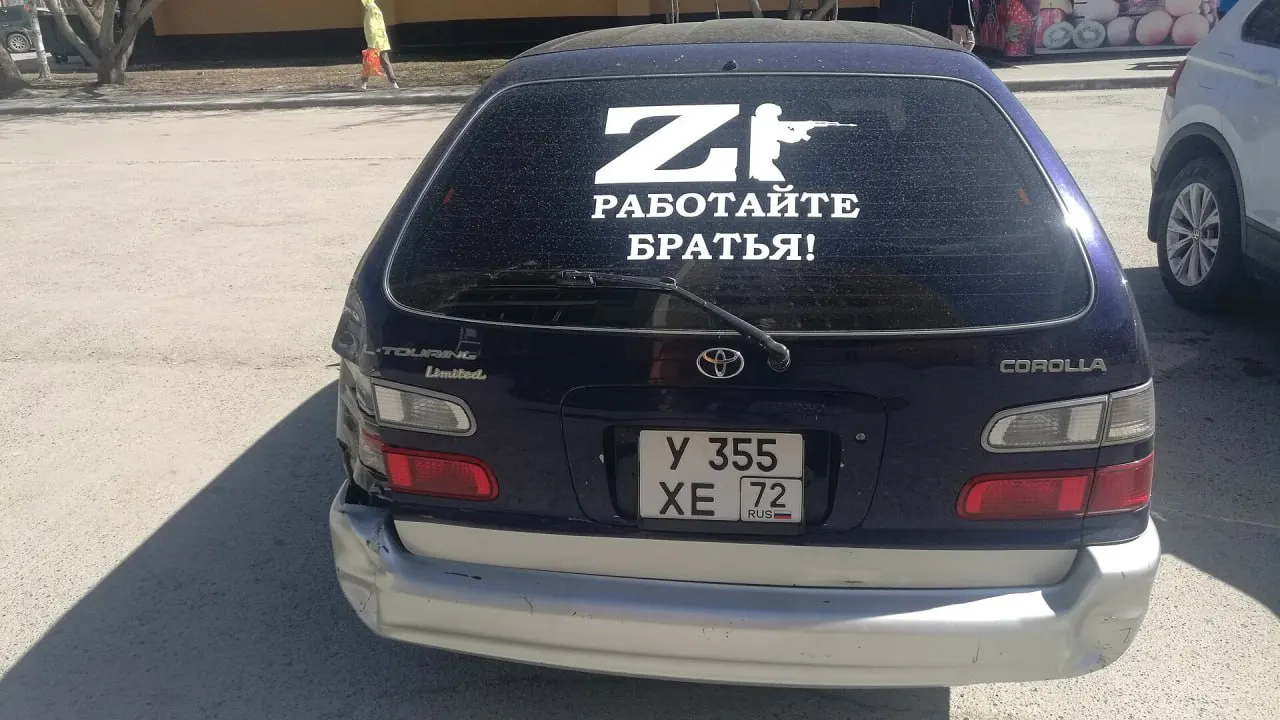В новый единый государственный учебник по литературе добавили выражения, которые авторы считают частью современного культурного контекста, в числе них «Работайте, братья» и фраза бортпроводника Дмитрия Ивлицкого.