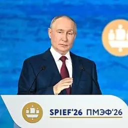 На пленарной сессии ПИЭФ президент заявил, что только поверхностно прочёл открытое письмо Зеленского, не считает личную встречу целесообразной и прокомментировал информацию о возможных ударах по его резиденции и параду.