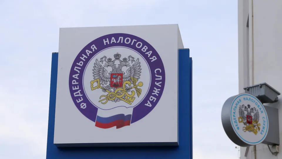 Объявленные послабления при отсрочке снижения порога по НДС касаются в основном упрощённой системы — предприниматели на патенте по-прежнему попадут под ужесточение, что усилит переход микробизнеса в тень и приведёт к росту рисков для бюджета и самозанятых.